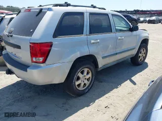 2008 Jeep Grand Cherokee Laredo with VIN 1J8GS48K28C161376, listed as a IAAI auction lot 42048390 with 206,679 mi miles. Bid and sale history available at carsss.com. Image 4.