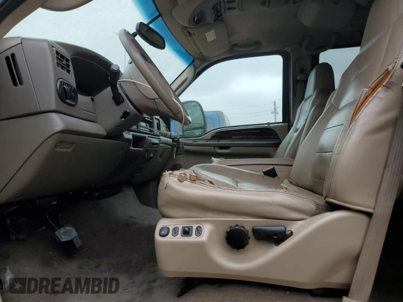 2003 Ford Excursion Limited z VIN 1FMNU42SX3EA92060, wystawiony jako Copart lot #58621835 z przebiegiem 158 157 mil mil oraz Czysty tytuł • Clean title. Historia ofert i sprzedaży dostępna na DreamBid. Obrazek 7.