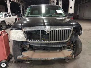2005 Lincoln Navigator Luxury with VIN 5LMFU28545LJ01079, listed as a IAAI auction lot 41566735 with 217,878 mi miles. Bid and sale history available at carsss.com. Image 18.