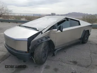2024 Tesla Cybertruck z VIN 7G2CEHEDXRA056495, wystawiony jako Copart lot #50212135 z przebiegiem 5 280 mil mil oraz Szkoda całkowita • Salvage title. Historia ofert i sprzedaży dostępna na DreamBid. Obrazek 1.