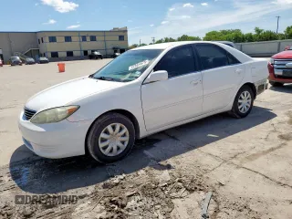2005 Toyota Camry LE with VIN 4T1BE30K45U557275, listed as a Copart auction lot 62864575 with 224,583 mi miles and Salvage title. Bid and sale history available at DreamBid. Image 1.