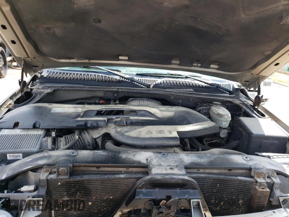2003 Chevrolet Suburban Z71 with VIN 3GNFK16Z33G268595, listed as a Copart auction lot 66014724 with 297,782 mi miles and Salvage Title. Bid and sale history available at carsss.com. Image 12.