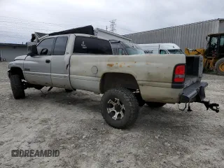 2000 Dodge Ram 2500 with VIN 3B7KF2367YG117410, listed as a Copart auction lot 81840374 with 339,262 mi miles and Salvage Title. Bid and sale history available at carsss.com. Image 2.