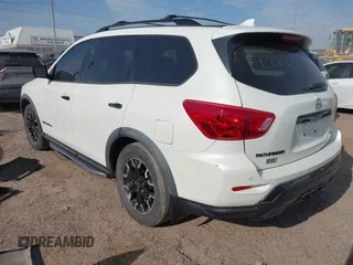 2020 Nissan Pathfinder SL z VIN 5N1DR2CN3LC605204, wystawiony jako IAAI lot #42063143 z przebiegiem 71 322 mil mil oraz . Historia ofert i sprzedaży dostępna na DreamBid. Obrazek 3.
