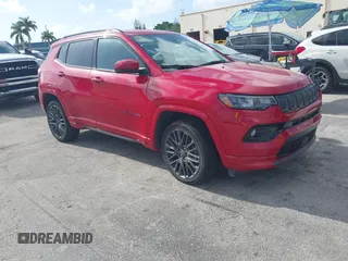 2022 Jeep Compass Limited z VIN 3C4NJDCB5NT236676, wystawiony jako IAAI lot #42501530 z przebiegiem 44 489 mil mil oraz . Historia ofert i sprzedaży dostępna na DreamBid. Obrazek 1.