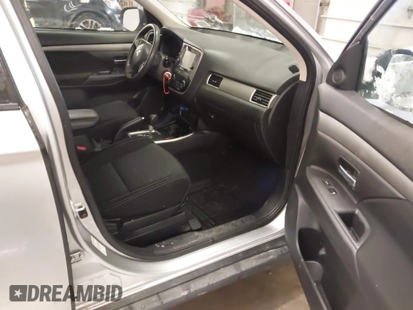 2018 Mitsubishi Outlander ES z VIN JA4AD2A30JZ011486, wystawiony jako IAAI lot #41247304 z przebiegiem 118 248 mil mil oraz . Historia ofert i sprzedaży dostępna na DreamBid. Obrazek 5.
