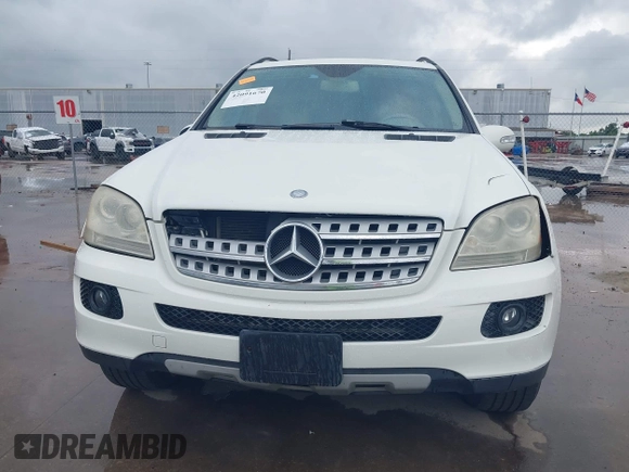 2008 Mercedes-Benz M 350 z VIN 4JGBB86E78A402071, wystawiony jako IAAI lot #42091670 z przebiegiem 170 544 mil mil oraz . Historia ofert i sprzedaży dostępna na DreamBid. Obrazek 12.