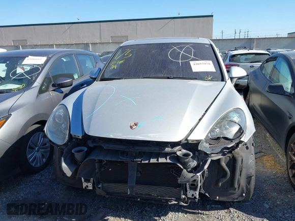 2014 Porsche Cayenne GTS z VIN WP1AD2A29ELA76227, wystawiony jako IAAI lot #42057978 z przebiegiem 92 174 mil mil oraz . Historia ofert i sprzedaży dostępna na DreamBid. Obrazek 13.