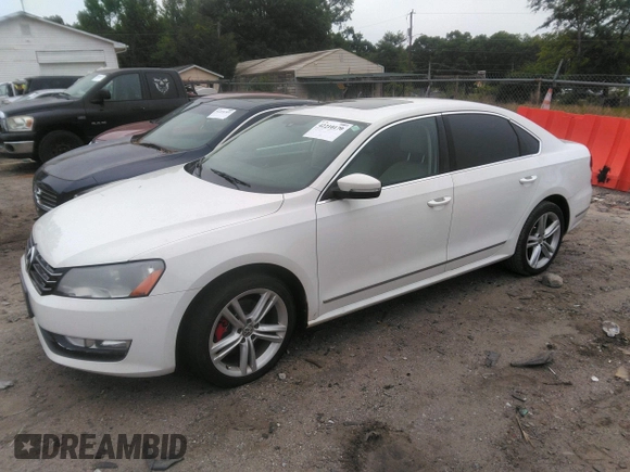 2014 Volkswagen Passat SEL Premium z VIN 1VWCN7A32EC061384, wystawiony jako IAAI lot #42210170 z przebiegiem 152 836 mil mil oraz . Historia ofert i sprzedaży dostępna na DreamBid. Obrazek 2.