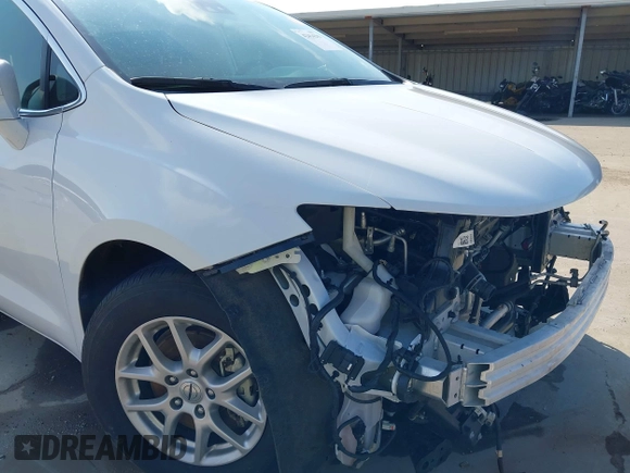 2022 Chrysler Pacifica Touring L with VIN 2C4RC1BG8NR197706, listed as a IAAI auction lot 42414290 with 56,972 mi miles and . Bid and sale history available at DreamBid. Image 16.