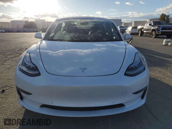 2020 Tesla Model 3 Standard Range Plus z VIN 5YJ3E1EA2LF709170, wystawiony jako Copart lot #47885075 z przebiegiem 126 550 mil mil oraz Szkoda całkowita • Salvage title. Historia ofert i sprzedaży dostępna na DreamBid. Obrazek 5.