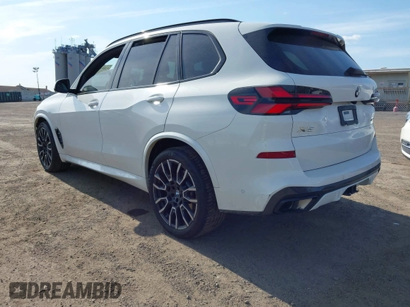 2024 BMW X5 xDrive40i z VIN 5UX23EU00R9S22536, wystawiony jako IAAI lot #42093624 z przebiegiem 48 802 mil mil oraz . Historia ofert i sprzedaży dostępna na DreamBid. Obrazek 3.
