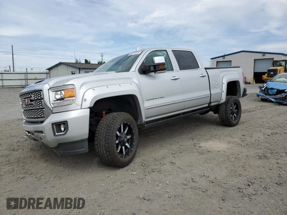 2018 GMC Sierra 2500HD Denali z VIN 1GT12UEY3JF257611, wystawiony jako Copart lot #56377575 z przebiegiem 94 325 mil mil oraz Szkoda całkowita • Salvage title. Historia ofert i sprzedaży dostępna na DreamBid. Obrazek 1.