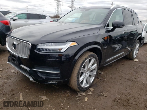2017 Volvo XC90 Inscription with VIN YV4A22PL1H1176889, listed as a Copart auction lot 37447453 with 33,987 mi miles. Bid and sale history available at carsss.com. Image 1.