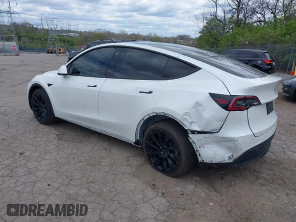 2022 Tesla Model Y Long Range z VIN 7SAYGDEE7NF385207, wystawiony jako IAAI lot #42054449 z przebiegiem 52 834 mil mil oraz . Historia ofert i sprzedaży dostępna na DreamBid. Obrazek 3.