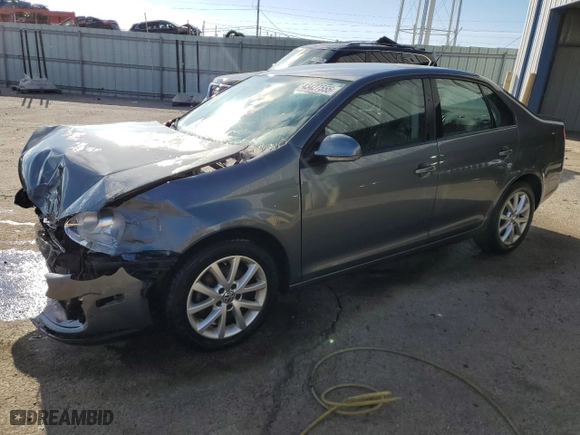 2010 Volkswagen Jetta Sedan Limited with VIN 3VWAZ7AJ6AM131939, listed as a Copart auction lot 43427555 with 92,801 mi miles and Salvage Title. Bid and sale history available at carsss.com. Image 1.