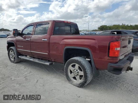 2015 GMC Sierra 2500HD Denali z VIN 1GT120E88FF102231, wystawiony jako Copart lot #54654565 z przebiegiem 305 654 mil mil oraz Czysty tytuł • Clean title. Historia ofert i sprzedaży dostępna na DreamBid. Obrazek 2.