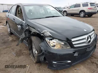 2013 Mercedes-Benz C 300 Sport с VIN WDDGF8AB9DR286014, выставлен на аукционе IAAI как лот 41878422 с пробегом 83 702 миль миль и . История ставок и продаж доступна на DreamBid. Изображение 19.