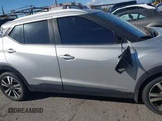 2020 Nissan Kicks SV z VIN 3N1CP5CV6LL573962, wystawiony jako IAAI lot #41783534 z przebiegiem 32 247 mil mil oraz . Historia ofert i sprzedaży dostępna na DreamBid. Obrazek 13.