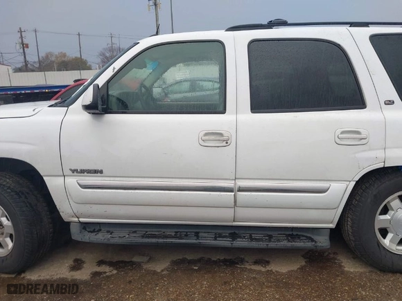 2005 GMC Yukon SLT with VIN 1GKEK13TX5R105664, listed as a IAAI auction lot 41285001 with 494,700 mi miles. Bid and sale history available at carsss.com. Image 14.
