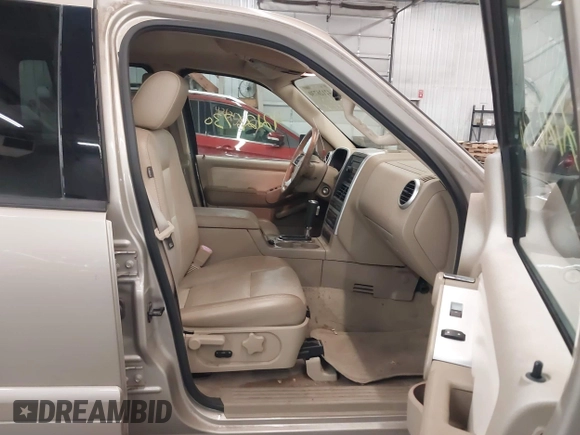 2007 Mercury Mountaineer z VIN 4M2EU47E27UJ08488, wystawiony jako IAAI lot #42126730 z przebiegiem 151 270 mil mil oraz . Historia ofert i sprzedaży dostępna na DreamBid. Obrazek 5.