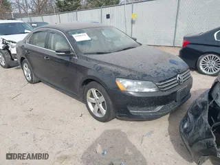 2012 Volkswagen Passat SE w/Sunroof with VIN 1VWBH7A32CC075642, listed as a IAAI auction lot 41800570 with 187,180 mi miles. Bid and sale history available at carsss.com. Image 1.