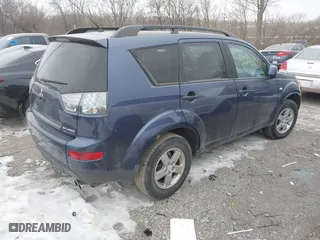 2007 Mitsubishi Outlander ES with VIN JA4MS31X37Z012460, listed as a IAAI auction lot 41369777 with 174,722 mi miles. Bid and sale history available at carsss.com. Image 4.