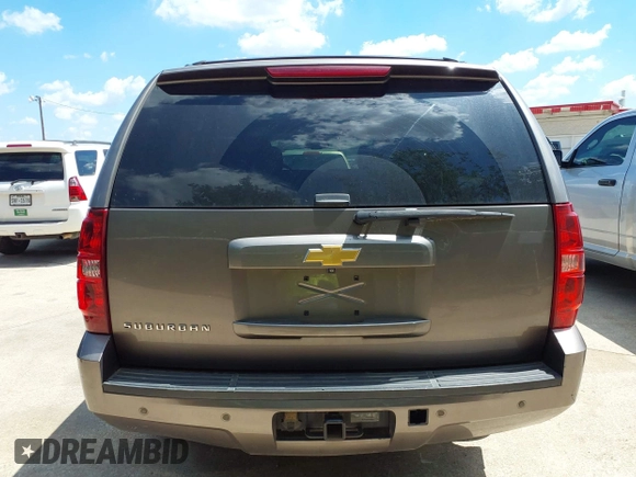 2013 Chevrolet Suburban LT with VIN 1GNSCJE03DR337592, listed as a IAAI auction lot 42101370 with 204,311 mi miles. Bid and sale history available at carsss.com. Image 16.