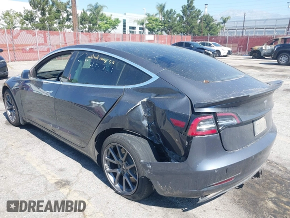 2020 Tesla Model 3 Standard Range Plus z VIN 5YJ3E1EA4LF597181, wystawiony jako IAAI lot #42283159 z przebiegiem 109 993 mil mil oraz . Historia ofert i sprzedaży dostępna na DreamBid. Obrazek 6.