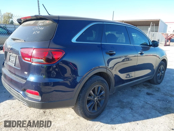 2020 Kia Sorento LX with VIN 5XYPG4A34LG631388, listed as a IAAI auction lot 40513563 with 112,565 mi miles. Bid and sale history available at carsss.com. Image 4.