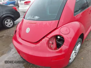 2006 Volkswagen New Beetle Coupe with VIN 3VWRW31C46M409251, listed as a IAAI auction lot 41413298 with 129,972 mi miles. Bid and sale history available at carsss.com. Image 13.