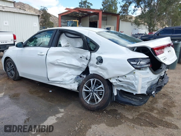 2024 Kia Forte LXS z VIN 3KPF24AD3RE819344, wystawiony jako IAAI lot #42247582 z przebiegiem 5 678 mil mil oraz . Historia ofert i sprzedaży dostępna na DreamBid. Obrazek 3.