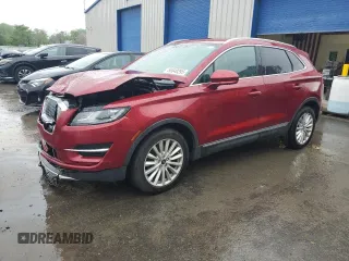 2019 Lincoln MKC Standard z VIN 5LMCJ1C94KUL12918, wystawiony jako Copart lot #56840295 z przebiegiem 92 469 mil mil oraz Szkoda całkowita • Salvage title. Historia ofert i sprzedaży dostępna na DreamBid. Obrazek 1.