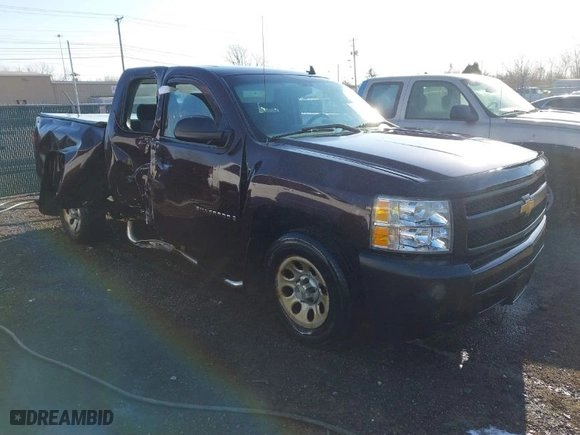 2008 Chevrolet Silverado 1500 Work Truck with VIN 1GCEC19X28Z217379, listed as a IAAI auction lot 41752690 with 325,103 mi miles. Bid and sale history available at carsss.com. Image 1.