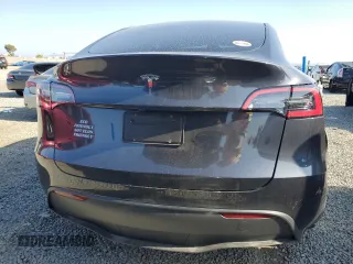 2024 Tesla Model Y z VIN 7SAYGDED2RF114150, wystawiony jako Copart lot #54754585 z przebiegiem 7 924 mil mil oraz Szkoda całkowita • Salvage title. Historia ofert i sprzedaży dostępna na DreamBid. Obrazek 6.