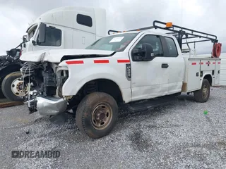 2017 Ford F-250 XL with VIN 1FD7X2B6XHEE15151, listed as a IAAI auction lot 42161769 with 293,798 mi miles and . Bid and sale history available at DreamBid. Image 2.