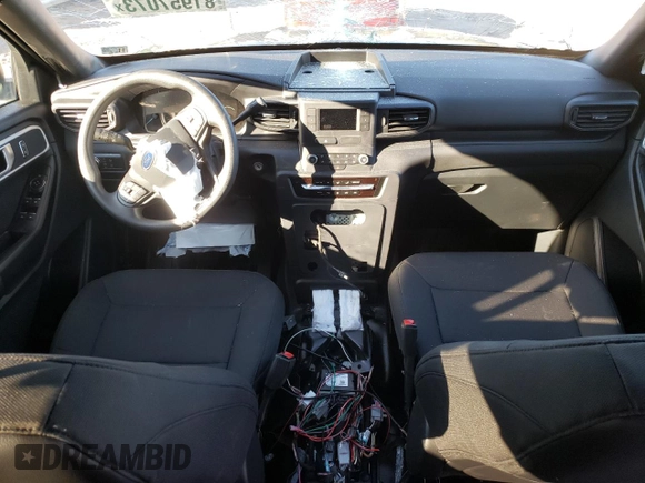 2021 Ford Police Interceptor Utility z VIN 1FM5K8AB2MGC00272, wystawiony jako Copart lot #81957073 z przebiegiem Nie podano mil oraz Szkoda całkowita • Salvage title. Historia ofert i sprzedaży dostępna na DreamBid. Obrazek 8.