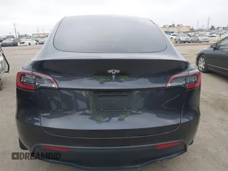 2024 Tesla Model Y с VIN 7SAYGDED9RF092955, выставлен на аукционе IAAI как лот 42757539 с пробегом 6 385 миль миль и . История ставок и продаж доступна на DreamBid. Изображение 16.