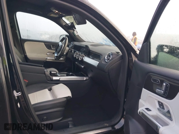 2021 Mercedes-Benz GLB 250 z VIN W1N4M4GB3MW107480, wystawiony jako IAAI lot #41827300 z przebiegiem 45 967 mil mil oraz . Historia ofert i sprzedaży dostępna na DreamBid. Obrazek 5.