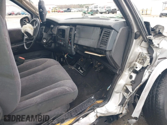 2001 Dodge Dakota Sport with VIN 1B7GG22N61S260178, listed as a IAAI auction lot 41033073 with Not Provided miles and . Bid and sale history available at carsss.com. Image 5.