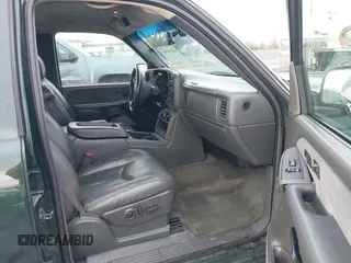 2003 Chevrolet Silverado 1500HD LS z VIN 1GCGK13U33F209456, wystawiony jako IAAI lot #41319790 z przebiegiem 230 974 mil mil oraz . Historia ofert i sprzedaży dostępna na DreamBid. Obrazek 5.