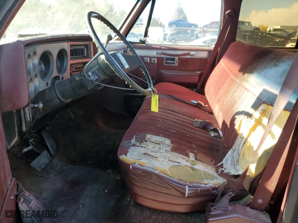 1988 Chevrolet Suburban with VIN 1GNGR26K1JF150407, listed as a Copart auction lot 81728774 with 27,783 mi miles and Non Repairable. Bid and sale history available at carsss.com. Image 7.