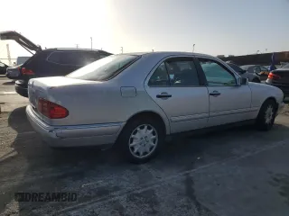 1998 Mercedes-Benz E 320 with VIN WDBJF25F3WA689755, listed as a Copart auction lot 51288455 with 124,157 mi miles and Salvage Title. Bid and sale history available at DreamBid. Image 3.