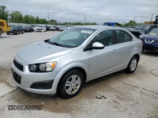 2012 Chevrolet Sonic LS z VIN 1G1JA5SH9C4109757, wystawiony jako Copart lot #54765525 z przebiegiem 135 965 mil mil oraz Szkoda całkowita • Salvage title. Historia ofert i sprzedaży dostępna na DreamBid. Obrazek 1.