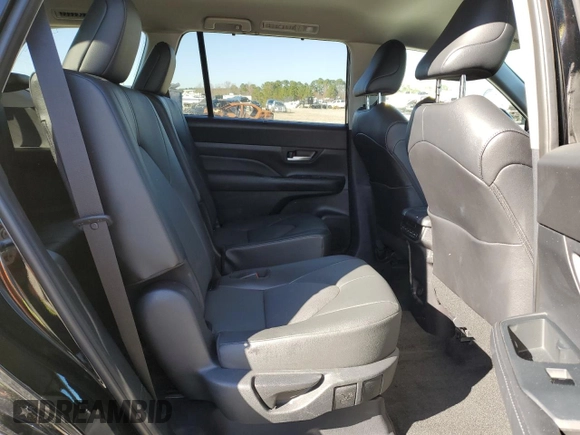 2024 Toyota Grand Highlander XLE with VIN 5TDAAAA57RS016059, listed as a Copart auction lot 47611935 with 19,444 mi miles and Salvage Title. Bid and sale history available at carsss.com. Image 11.