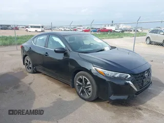 2024 Nissan Sentra SV z VIN 3N1AB8CV1RY279100, wystawiony jako IAAI lot #42268823 z przebiegiem 11 709 mil mil oraz . Historia ofert i sprzedaży dostępna na DreamBid. Obrazek 1.