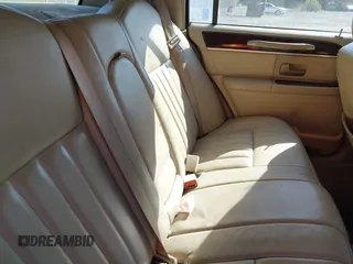 2006 Lincoln Town Car Signature z VIN 1LNHM81V36Y647420, wystawiony jako IAAI lot #42052750 z przebiegiem 251 115 mil mil oraz . Historia ofert i sprzedaży dostępna na DreamBid. Obrazek 8.
