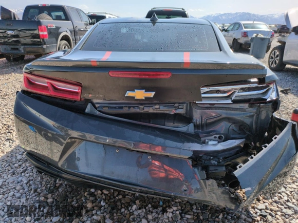 2017 Chevrolet Camaro 2LT z VIN 1G1FC1RS4H0110131, wystawiony jako Copart lot #52154175 z przebiegiem 95 384 mil mil oraz Szkoda całkowita • Salvage title. Historia ofert i sprzedaży dostępna na DreamBid. Obrazek 6.