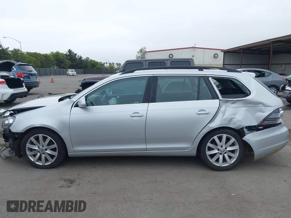 2012 Volkswagen Jetta TDI w/Sunroof & Nav z VIN 3VWPL7AJ5CM713304, wystawiony jako IAAI lot #42374538 z przebiegiem 124 648 mil mil oraz . Historia ofert i sprzedaży dostępna na DreamBid. Obrazek 14.