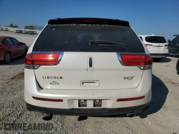 2011 Lincoln MKX z VIN 2LMDJ6JK0BBJ34056, wystawiony jako Copart lot #77958124 z przebiegiem 213 173 mil mil oraz Szkoda całkowita • Salvage title. Historia ofert i sprzedaży dostępna na DreamBid. Obrazek 6.